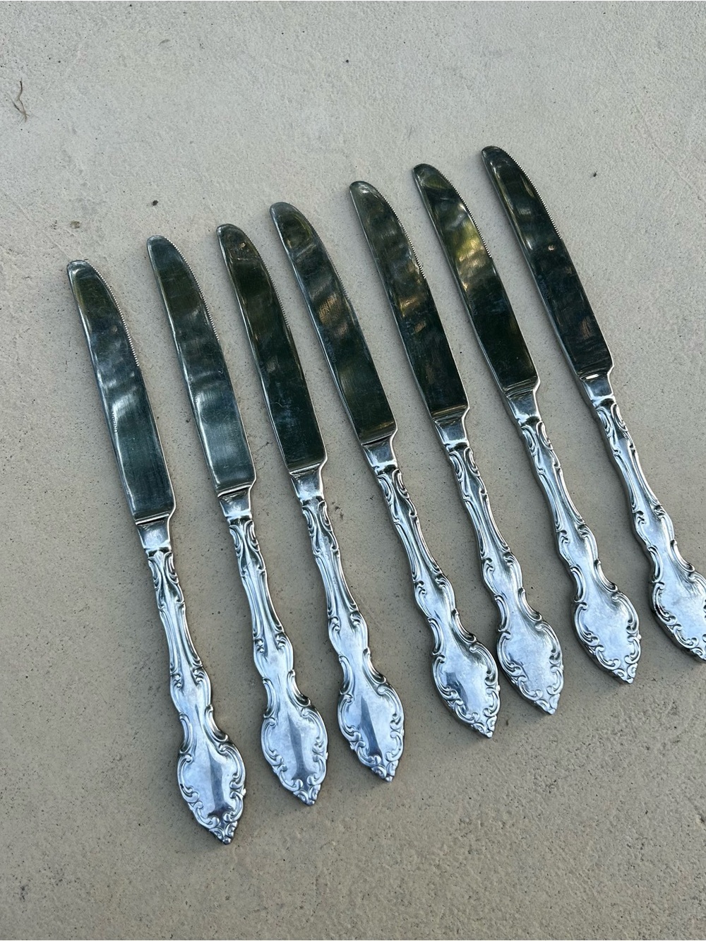 Oneida Mikayla Stainless Steel Set of 7 Dinner Knives